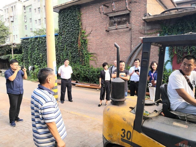 某地領導來河北漢藍考察柴油機尾氣凈化器 某地領導來河北漢藍考察柴油機尾氣凈化器